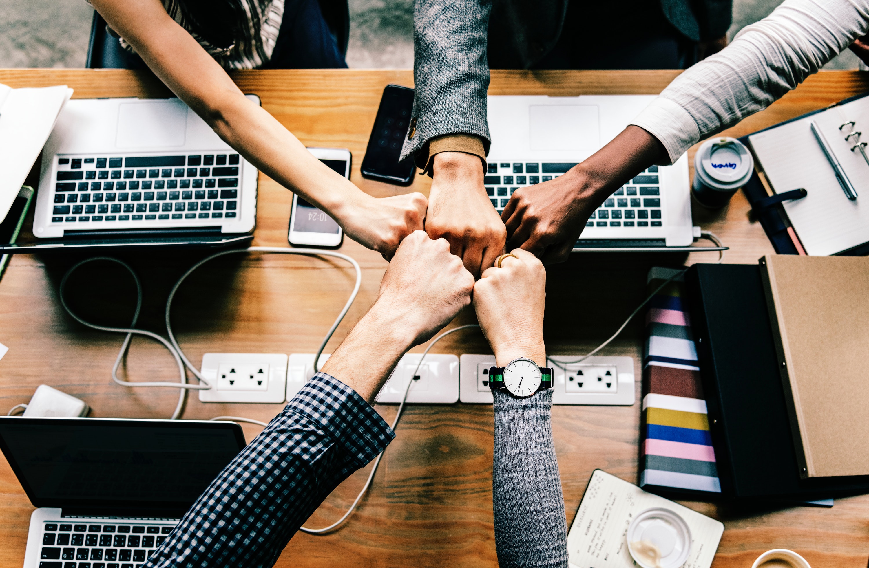 Bump-collaboration-colleagues-1068523